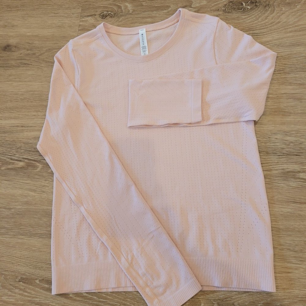 Athleta in motion top